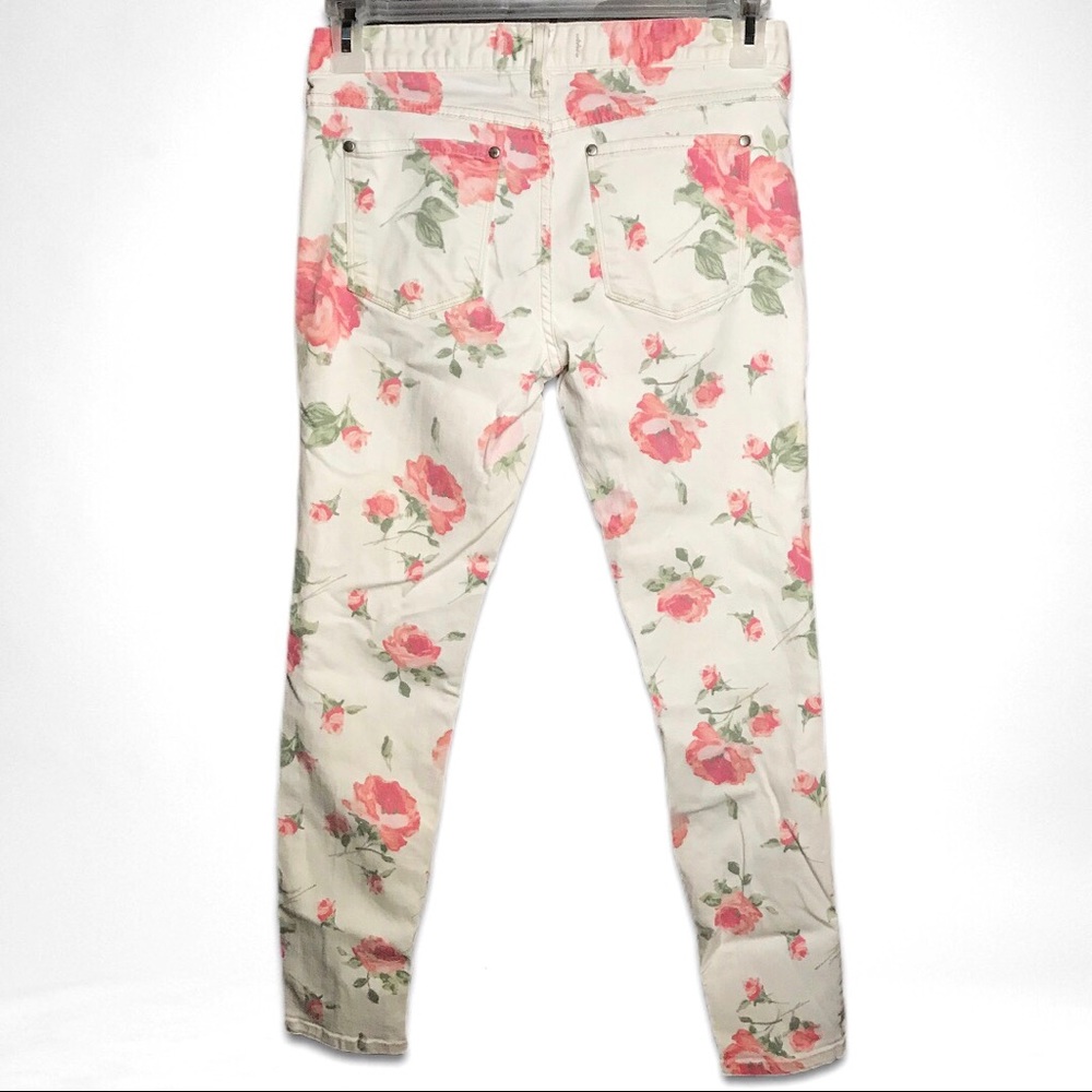 ❌SOLD❌ FREE PEOPLE Off White Floral Skinny Jeans - Picture 6 of 7